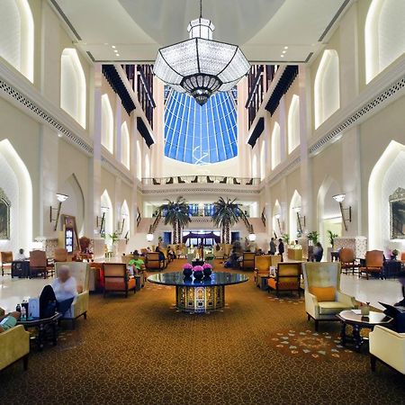 Bab Al Qasr Hotel Abu Dhabi Esterno foto The lobby of the hotel