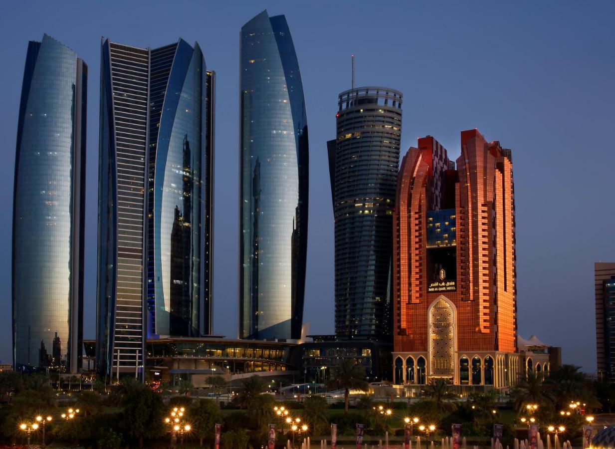 Bab Al Qasr Hotel Abu Dhabi Esterno foto Etihad Towers, the headquarters of Etihad Airways