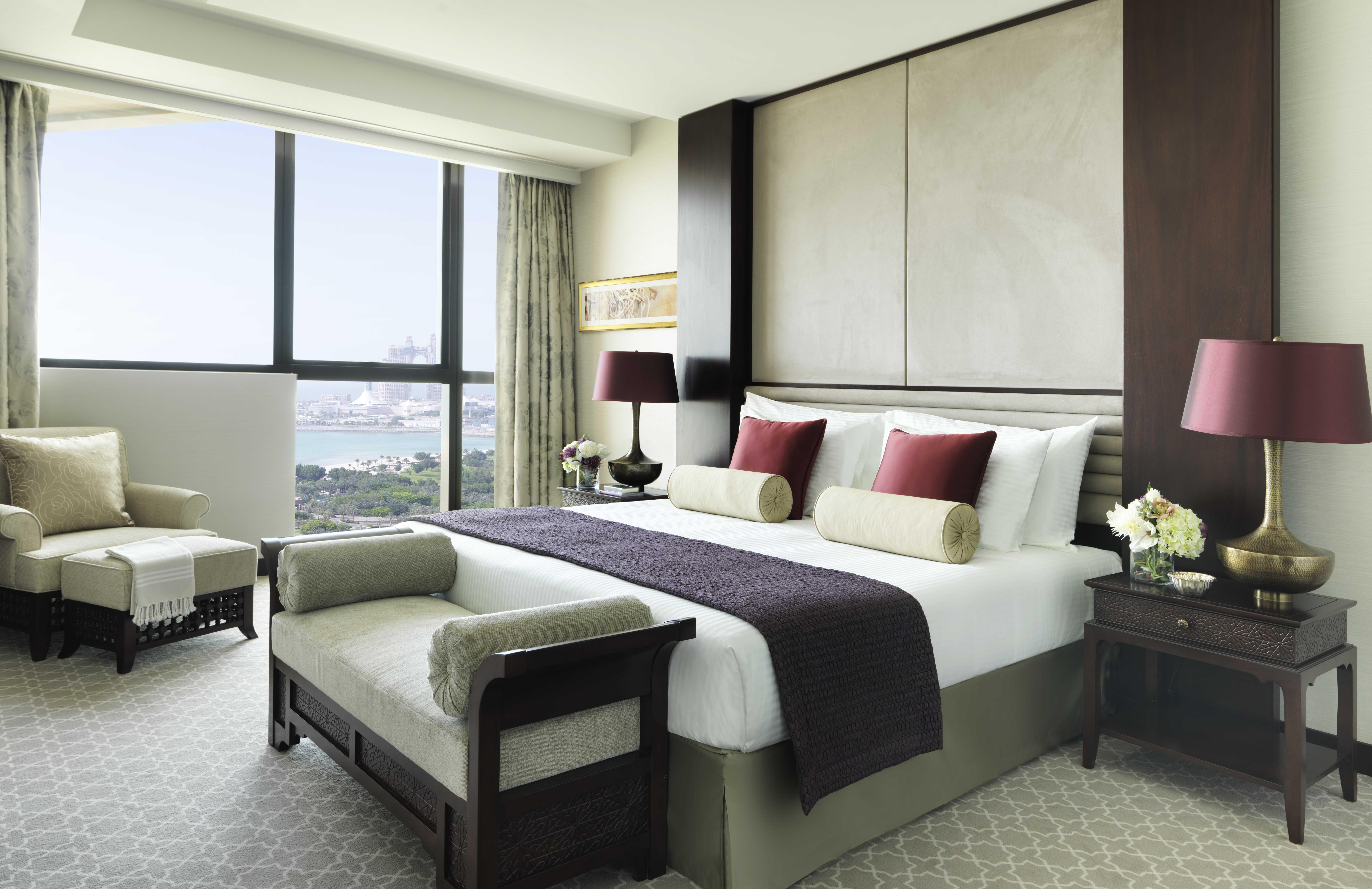 Bab Al Qasr Hotel Abu Dhabi Esterno foto A bedroom at the Ritz-Carlton, Dubai