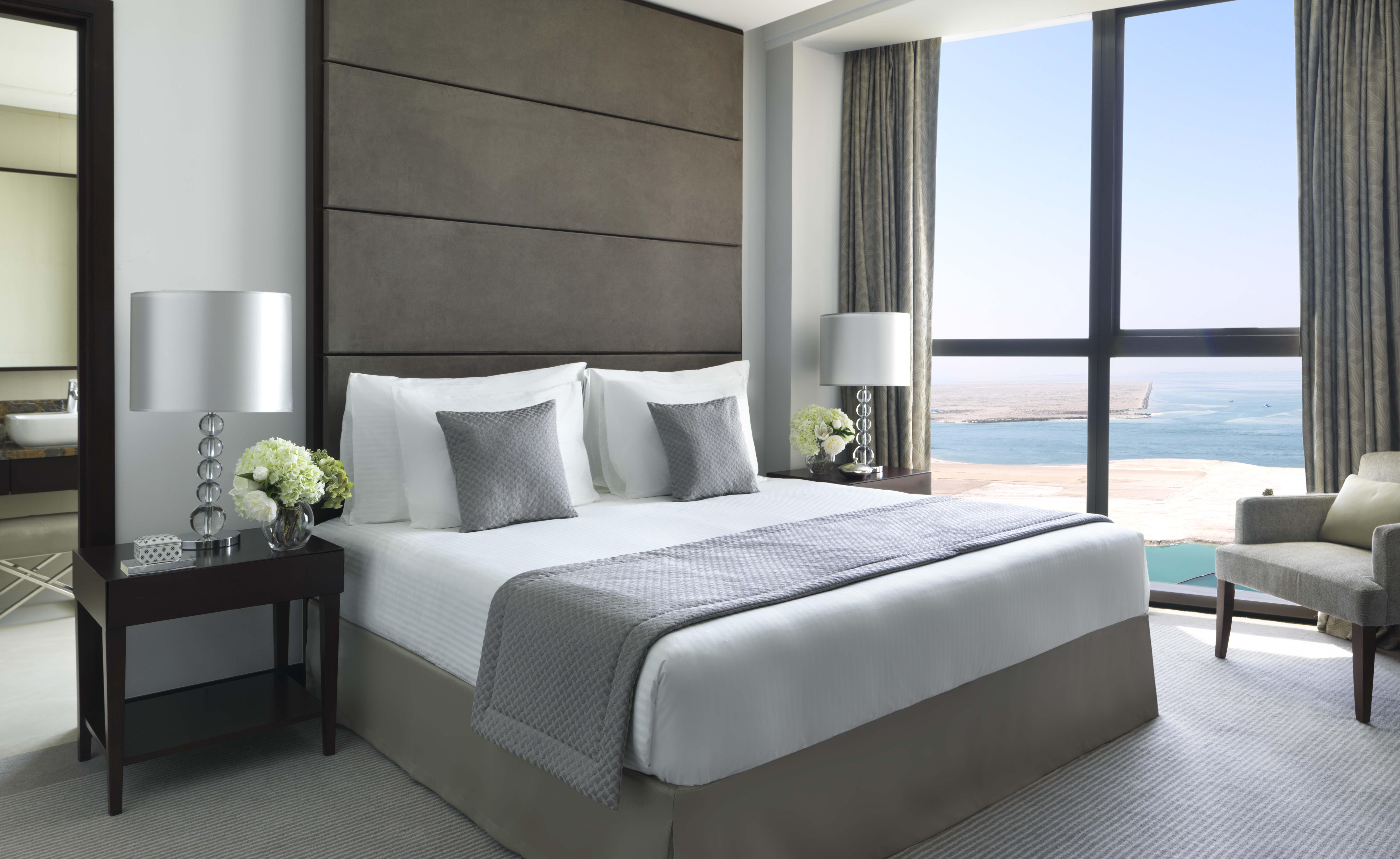 Bab Al Qasr Hotel Abu Dhabi Esterno foto A bedroom at the St. Regis