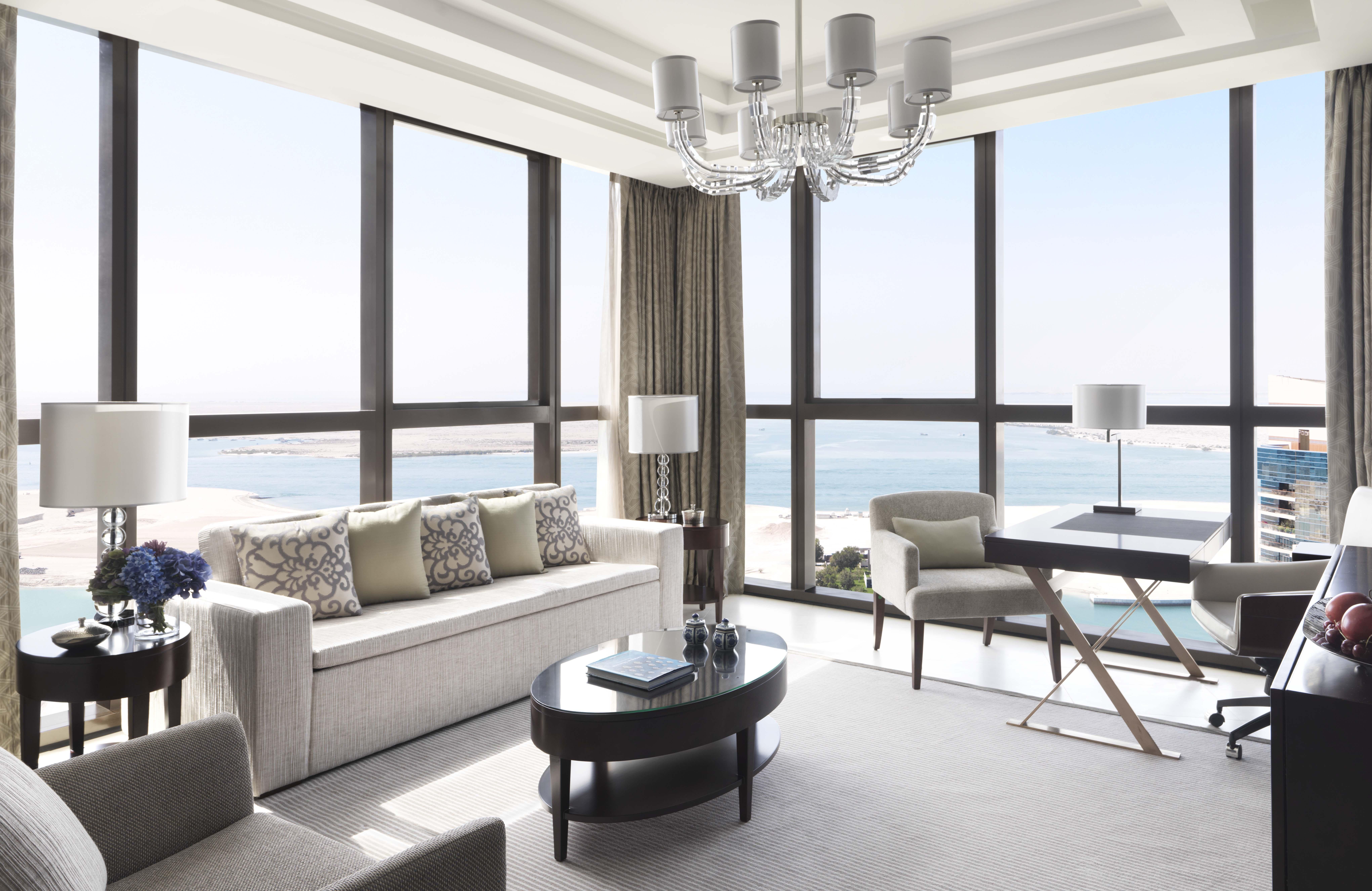 Bab Al Qasr Hotel Abu Dhabi Esterno foto A living room in a typical apartment