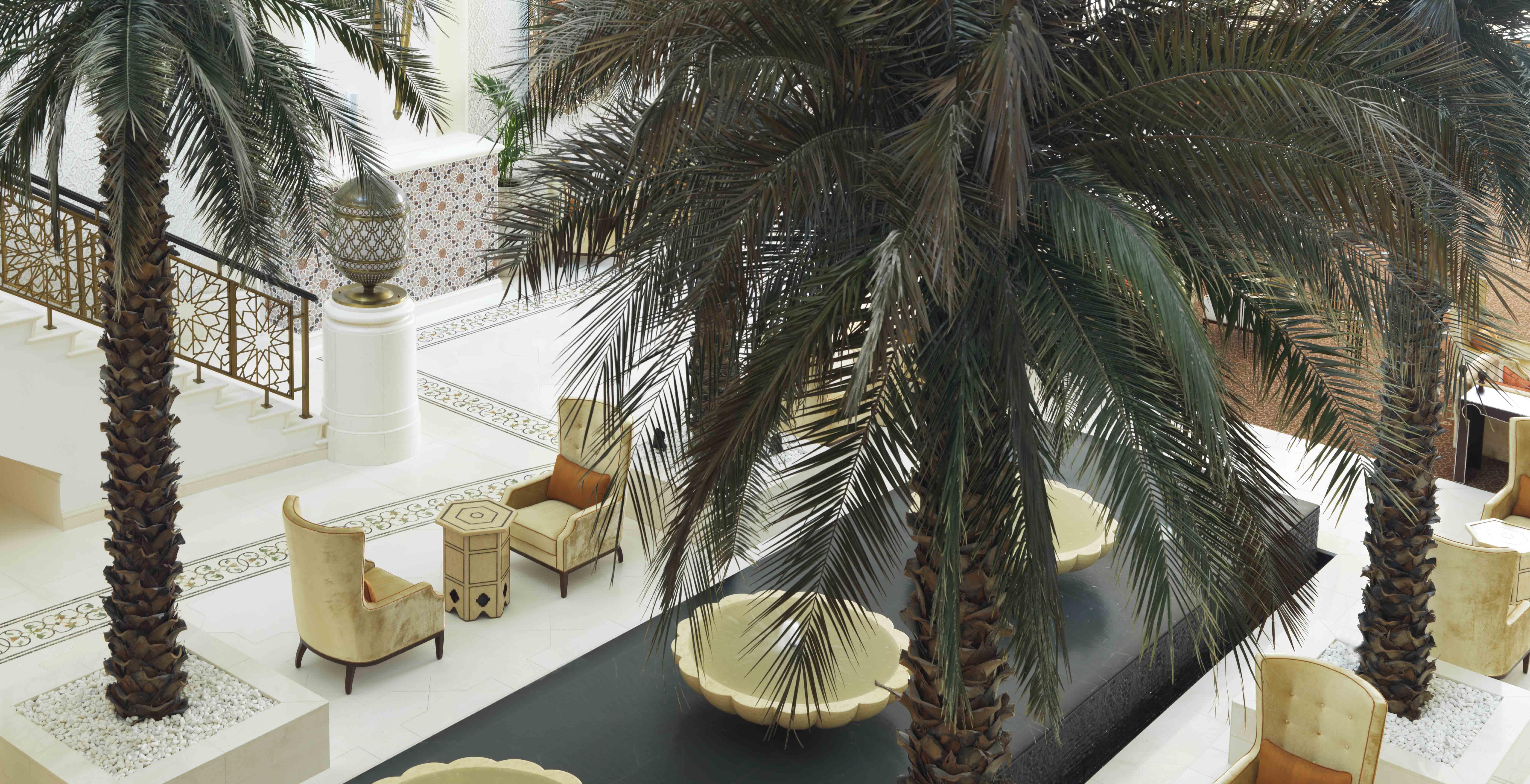 Bab Al Qasr Hotel Abu Dhabi Esterno foto The interior of the hotel
