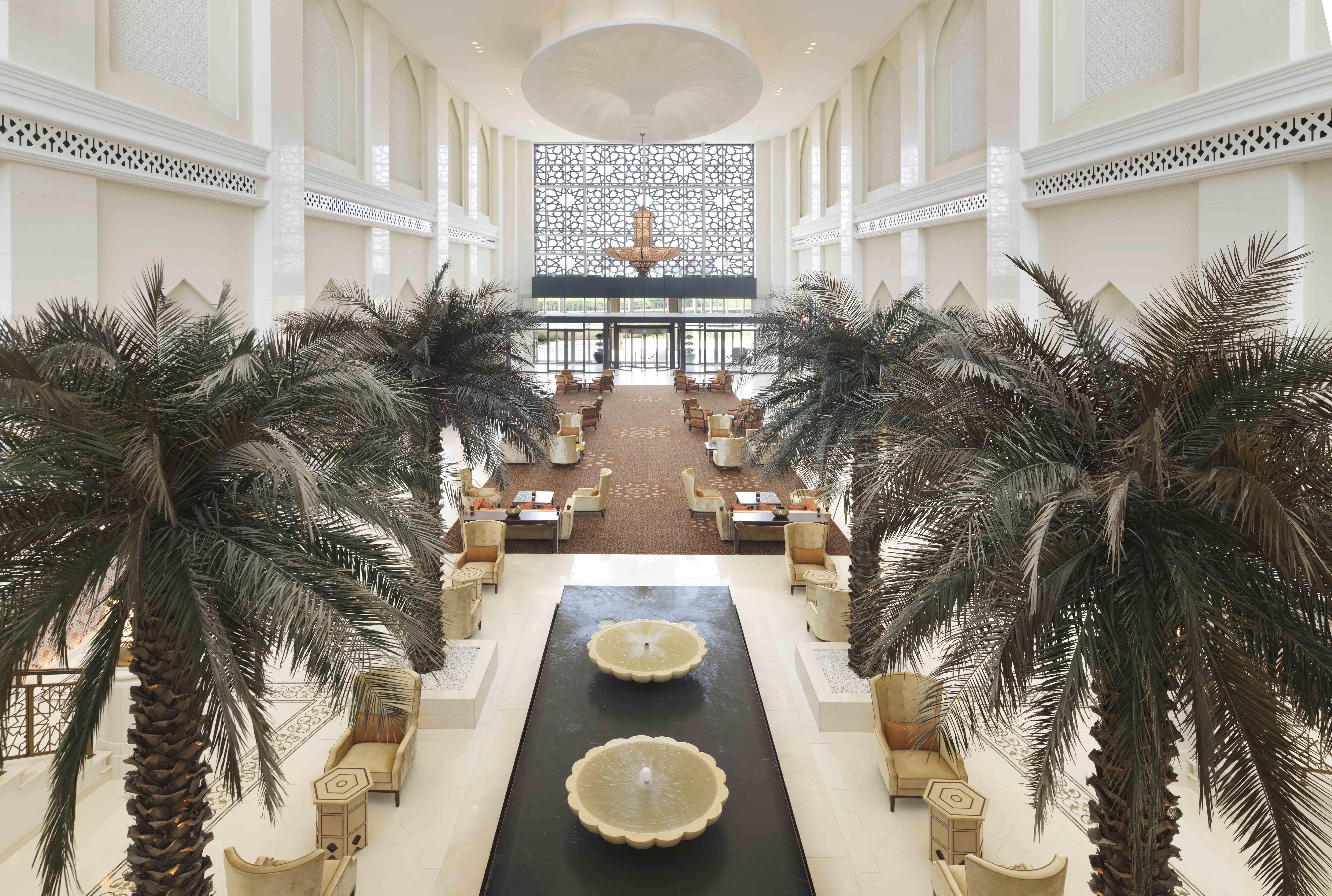 Bab Al Qasr Hotel Abu Dhabi Esterno foto The lobby of the hotel