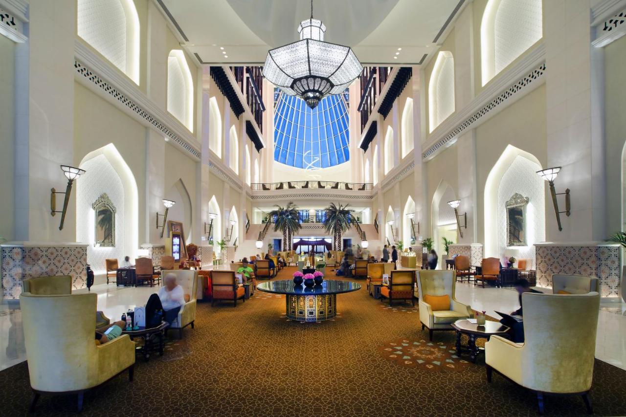 Bab Al Qasr Hotel Abu Dhabi Esterno foto The lobby of the hotel
