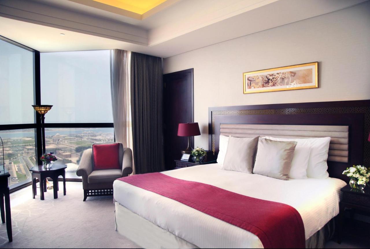 Bab Al Qasr Hotel Abu Dhabi Esterno foto A bedroom at the hotel