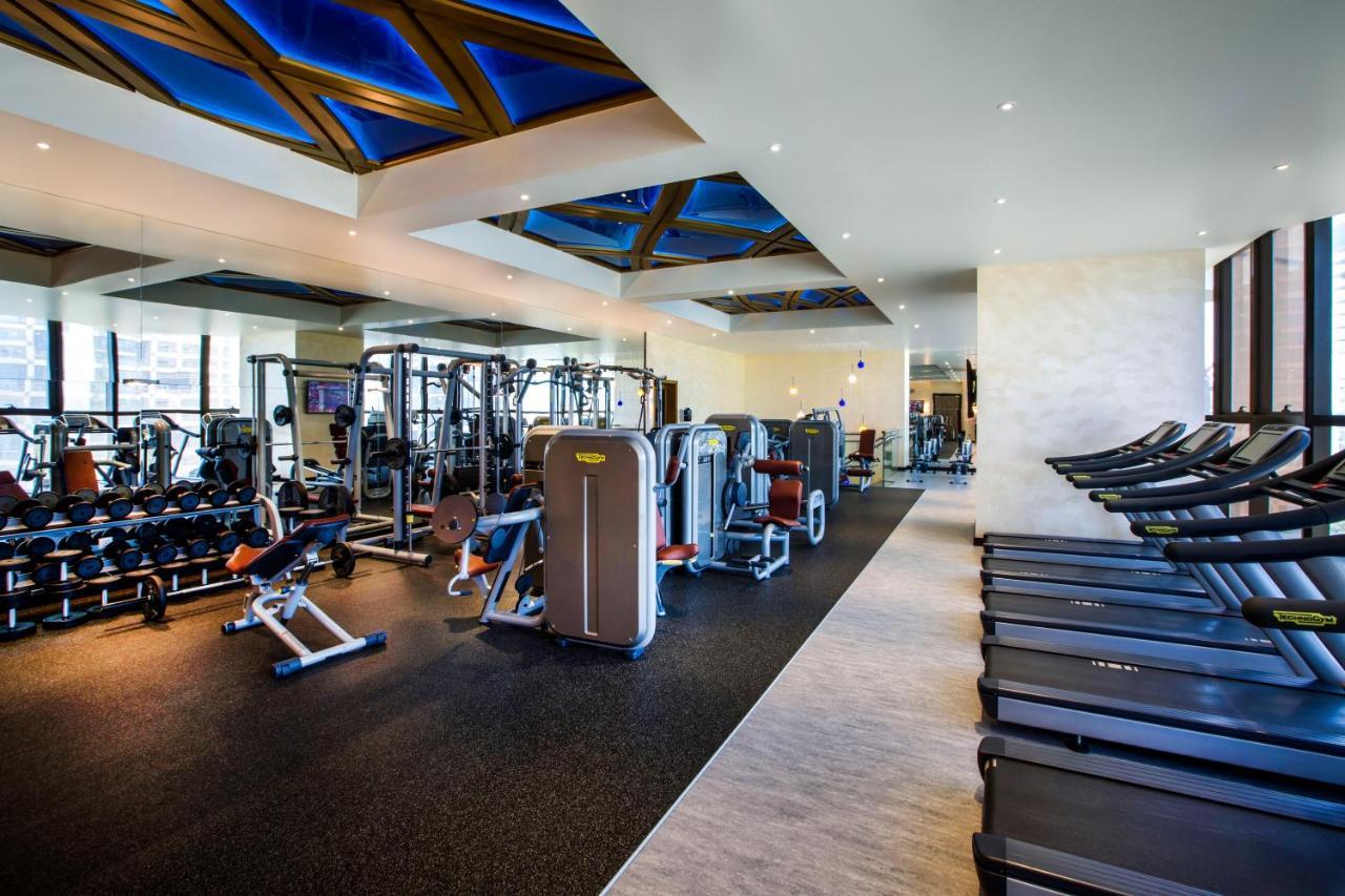 Bab Al Qasr Hotel Abu Dhabi Esterno foto The gym at the InterContinental